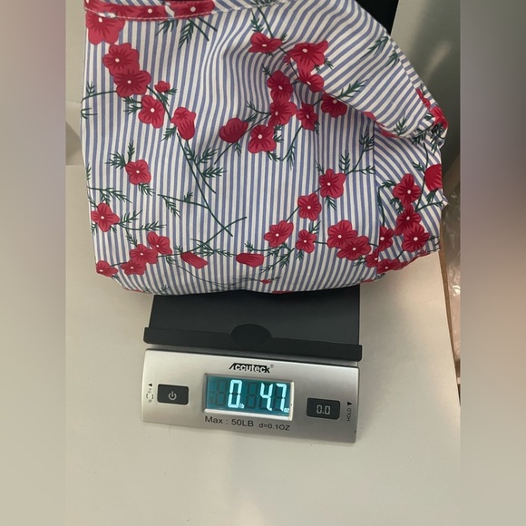 Floral Striped Women's Top size medium - Picture 7 of 7